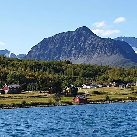 Traditional Located Close To Fjord Dom wakacyjny
