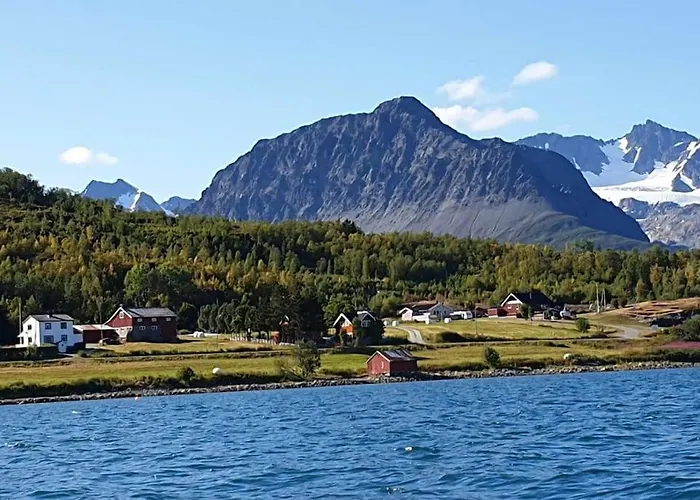Traditional Located Close To Fjord Casa de Férias