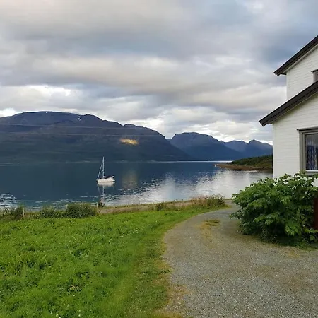 Traditional Located Close To Fjord Feriehus