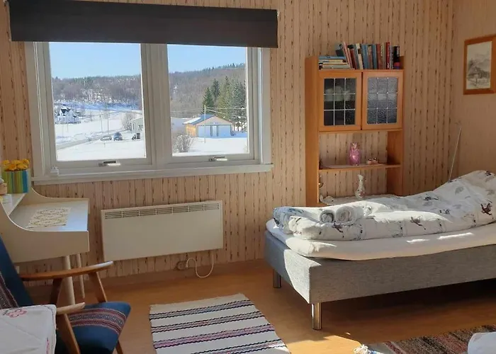 Traditional Located Close To Fjord Feriehus *